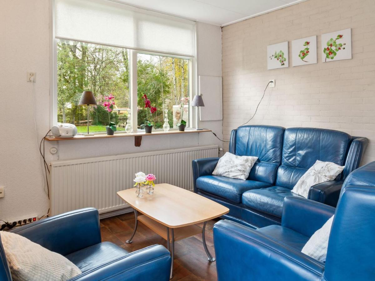 A Cosy House Close To And The Weerribben-wieden National Park, With A Boat Available Hire Giethoorn
