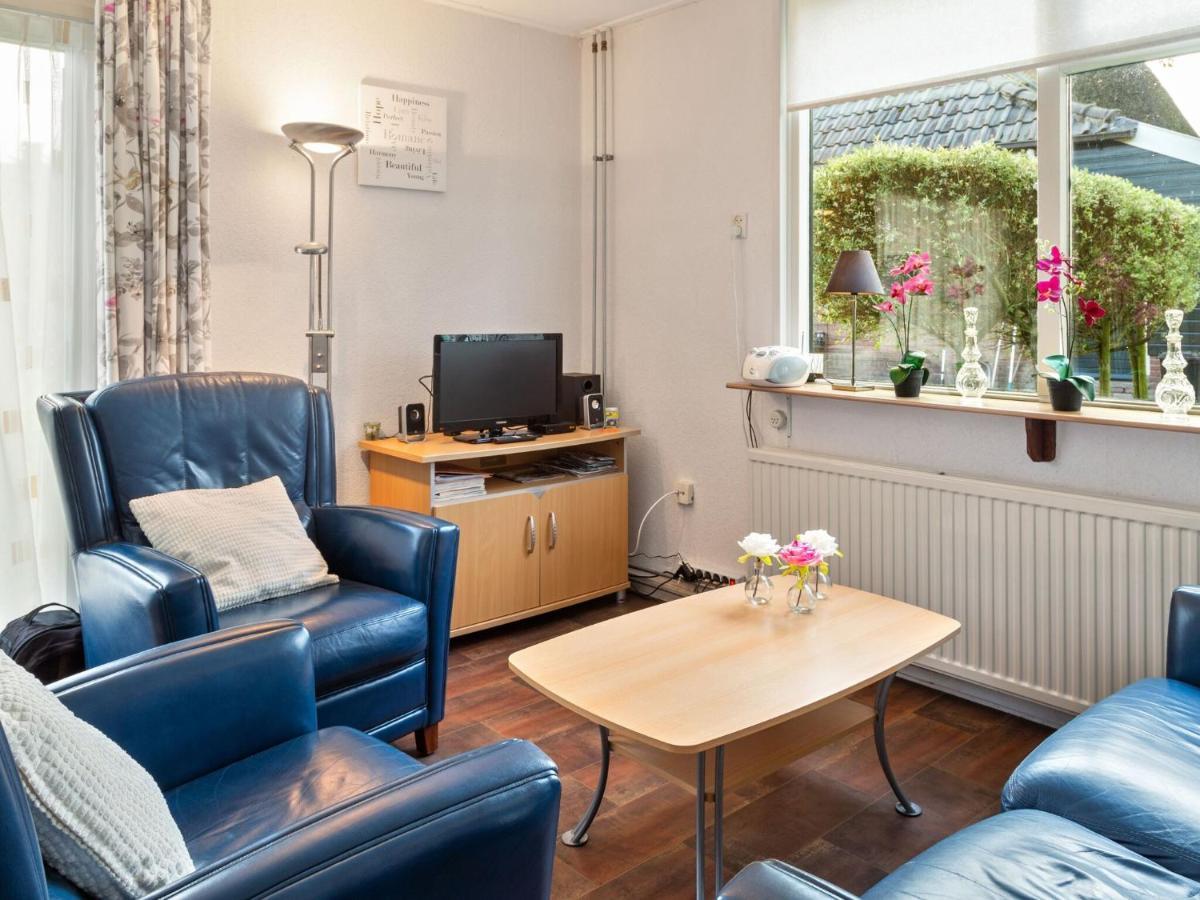 A Cosy House Close To And The Weerribben-wieden National Park, With A Boat Available Hire *