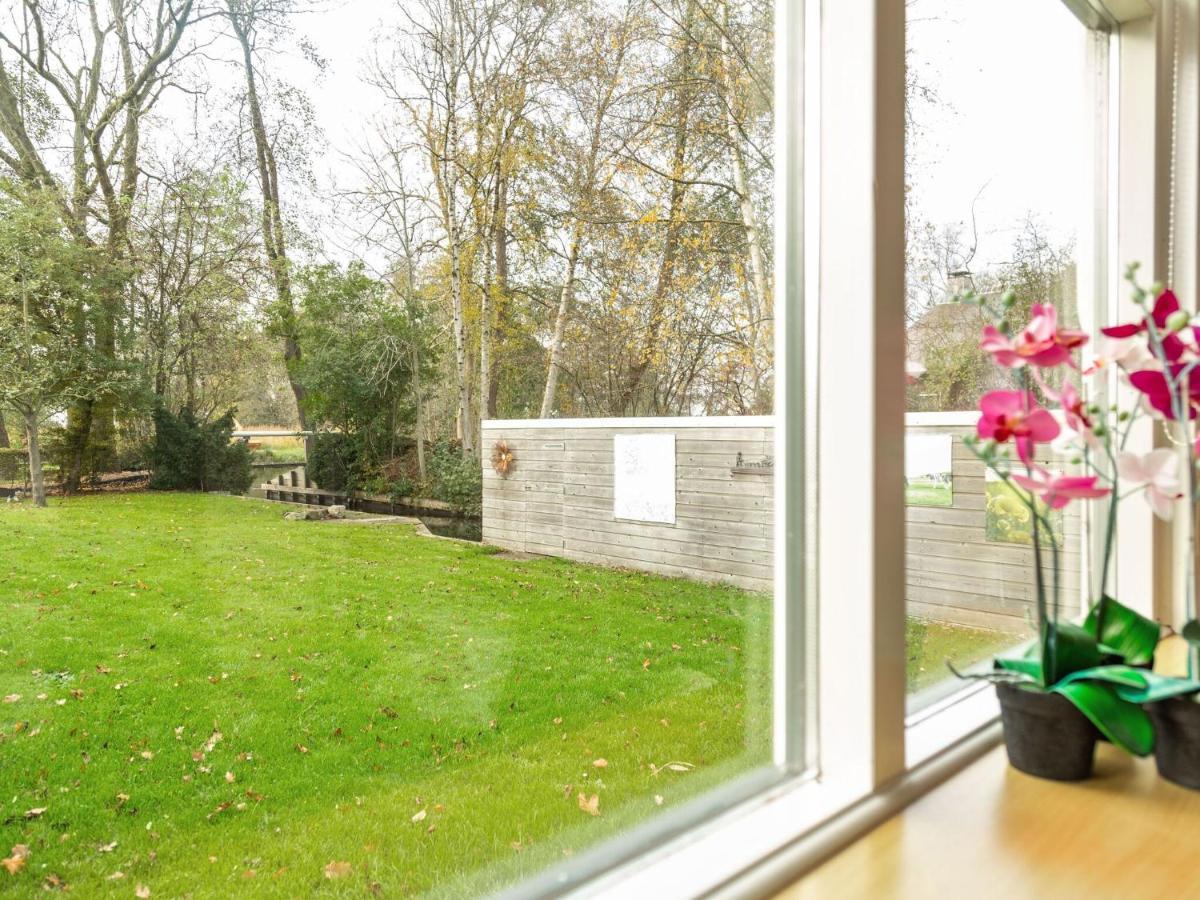 A Cosy House Close To And The Weerribben-wieden National Park, With A Boat Available Hire *
