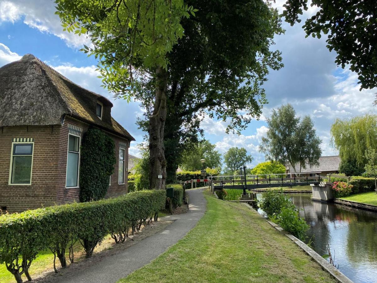 A Cosy House Close To And The Weerribben-wieden National Park, With A Boat Available Hire Giethoorn